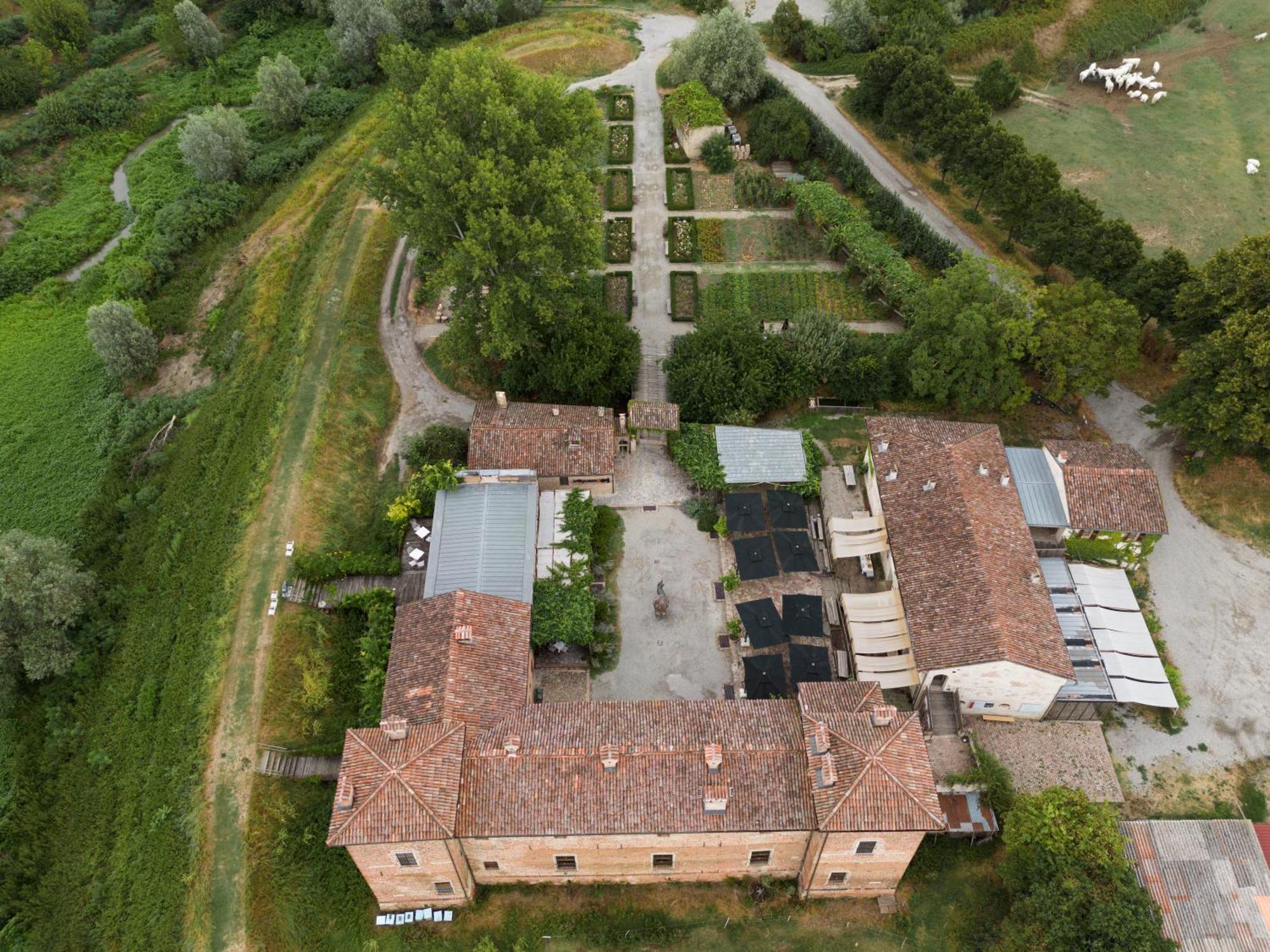 Antica Corte Pallavicina Relais Polesine Parmense Exteriör bild